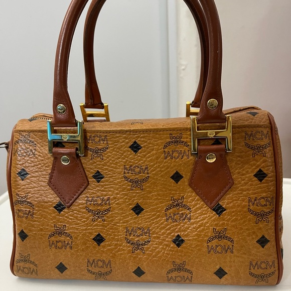 Authentic MCM Boston 26cm - Picture 2 of 16